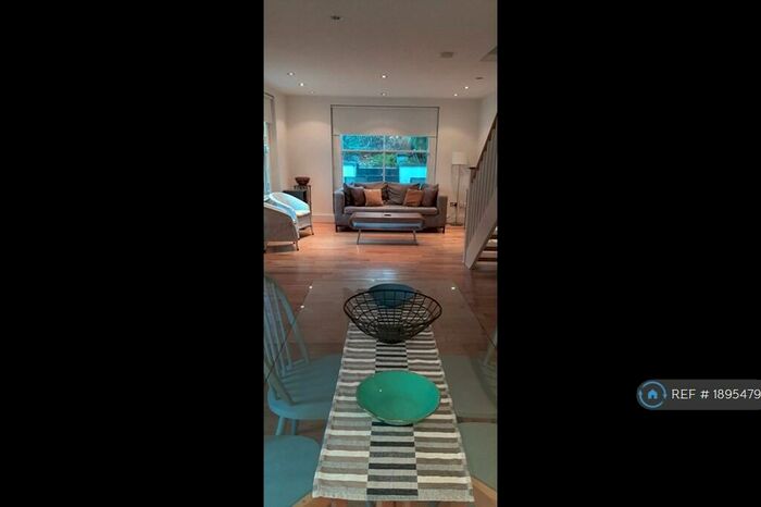 2 Bedroom Maisonette To Rent In Elmore Street, London, N1