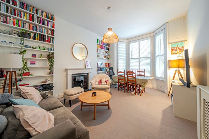 1 Bedroom Flat For Sale In St. Julians Road, Queens Park, London, NW6