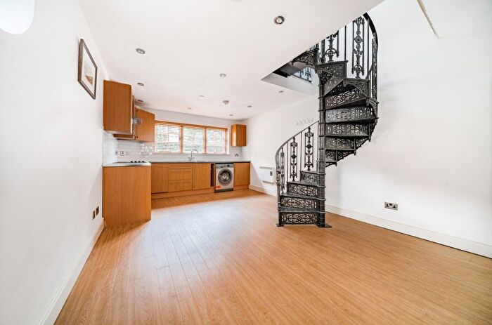 1 Bedroom Detached House To Rent In Salisbury Mews, London, SW6