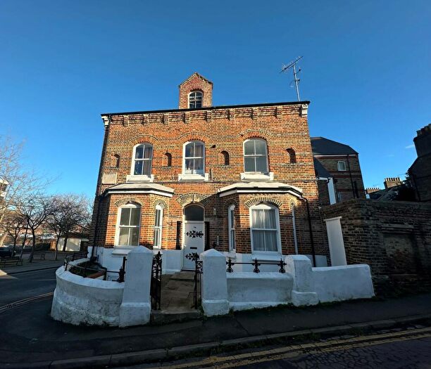 2 Bedroom Flat To Rent In Queen Street, Ramsgate, CT11