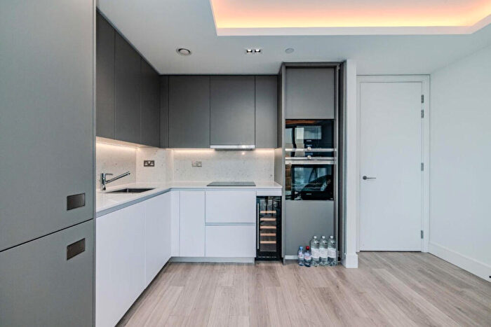 2 Bedroom Apartment To Rent In Carrara Tower, London, EC1V