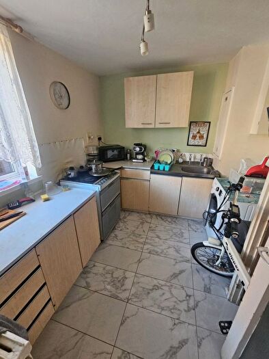 1 Bedroom Flat To Rent In Devon Court, Hanwell, W7