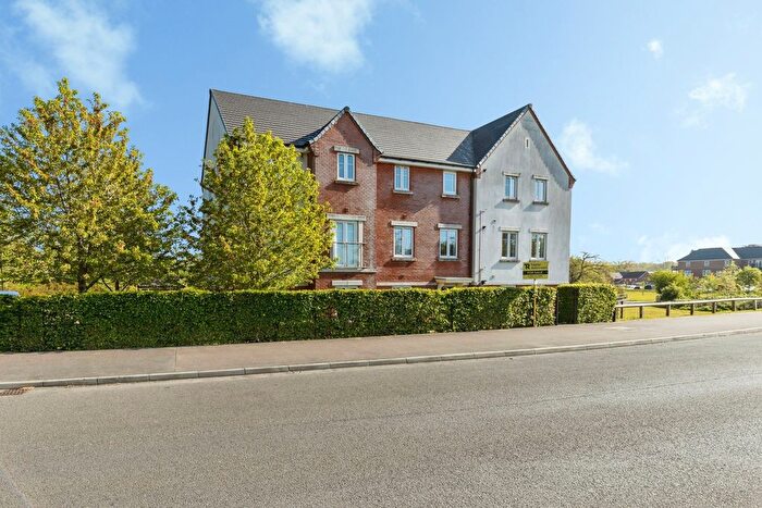 2 Bedroom Flat For Sale In Somerley Drive, Crawley, West Sussex, RH10