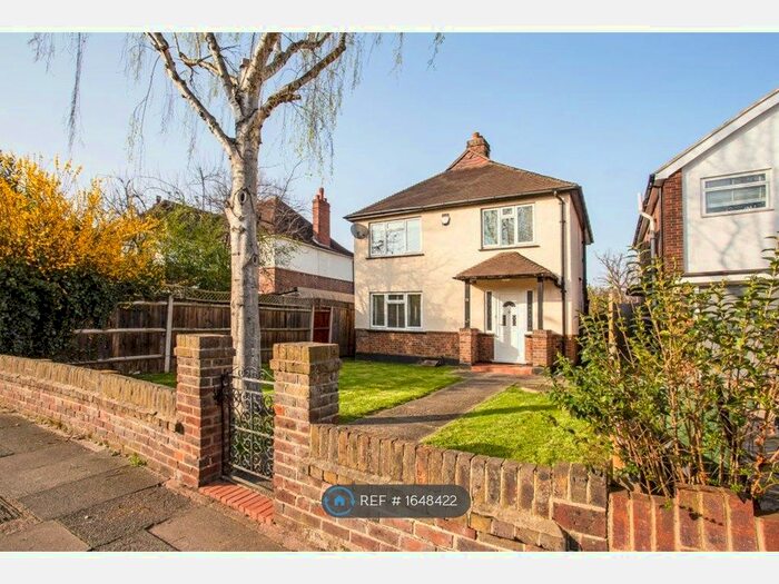 3 Bedroom Detached House To Rent In Lennard Road, London, SE20