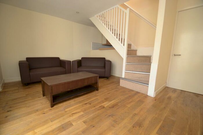 2 Bedroom Flat To Rent In Thorpedale Road, London, N4