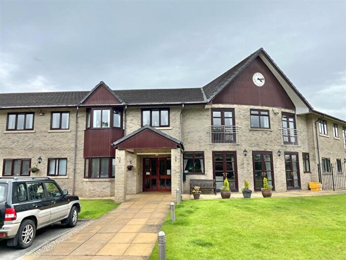 2 Bedroom Apartment For Sale In Newshaw Lane, Hadfield, Glossop, SK13