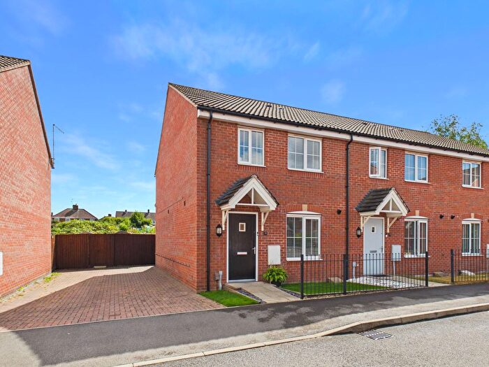 3 Bedroom End Of Terrace House For Sale In Stonebridge Way, Calverton, Nottingham, NG14