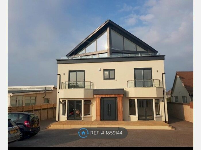 3 Bedroom Flat To Rent In Penthouse, Lytham St. Annes, FY8