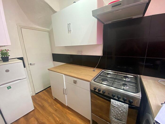 2 Bedroom House To Rent In Ascot Terrace, Leeds, LS9