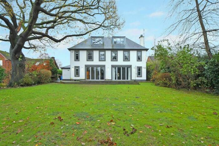 5 Bedroom Detached House To Rent In Elmfield Way, Sanderstead, South Croydon, CR2