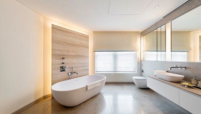 2 Bedroom Flat To Rent In Duke Street, London, W1K