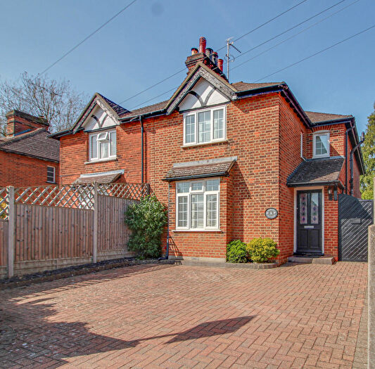 3 Bedroom Semi Detached House For Sale In Station Road, Knebworth, Hertfordshire, SG3