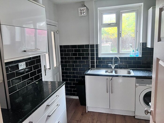 4 Bedroom Semi Detached House To Rent In Northfield Road, Leicester, LE4