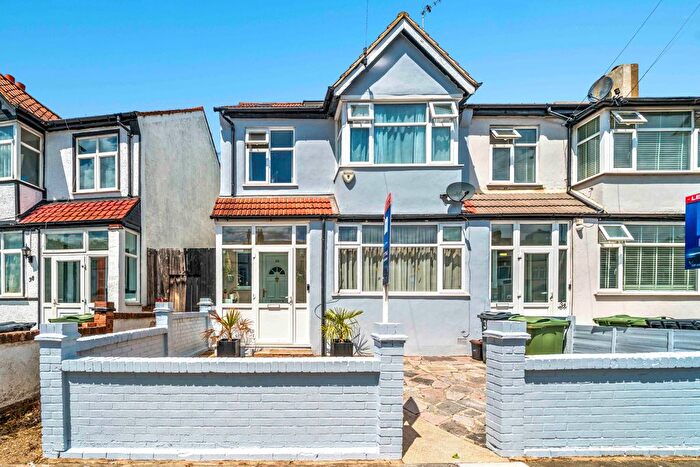 5 Bedroom Semi-Detached House To Rent In Leonard Road, London, SW16