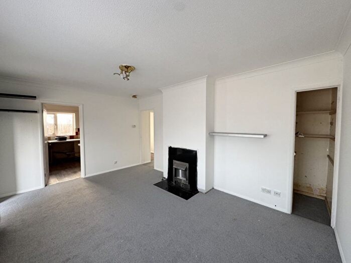 2 Bedroom Flat For Sale In Ripon Road, Bournemouth, BH9
