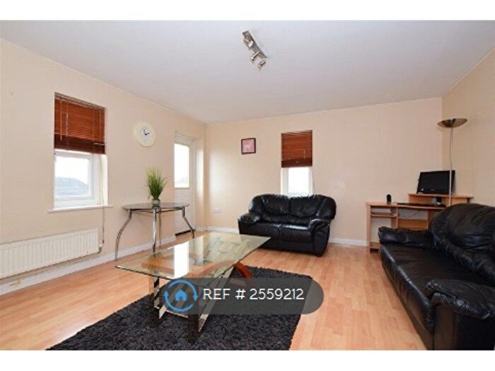 2 Bedroom Flat To Rent In Framlingham Court, Chadwell Heath, Romford, RM6