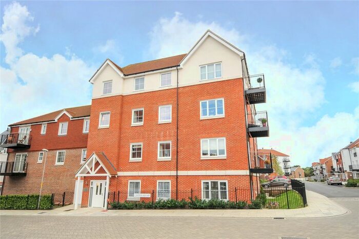 2 Bedroom Flat To Rent In Yarrow Court, Campion Square, Dunton Green, Sevenoaks, TN14