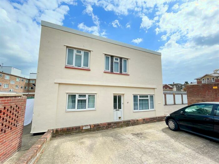 2 Bedroom Maisonette To Rent In Oulton Hall, Marine Parade East, Clacton-On-Sea, CO15