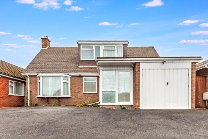 3 Bedroom Detached Bungalow For Sale In Scotts Green Close, Dudley, DY1