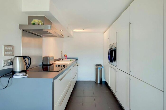 2 Bedroom Flat To Rent In Cadogan Road, Woolwich, London, SE18