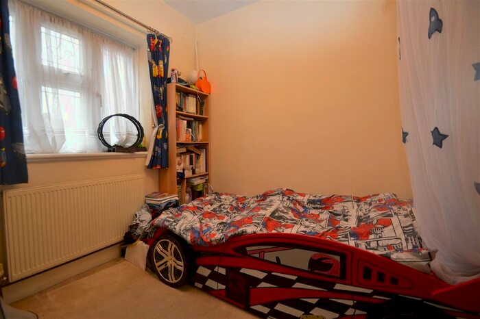 3 Bedroom Terraced House For Sale In Eastern Avenue, Redbridge, IG4