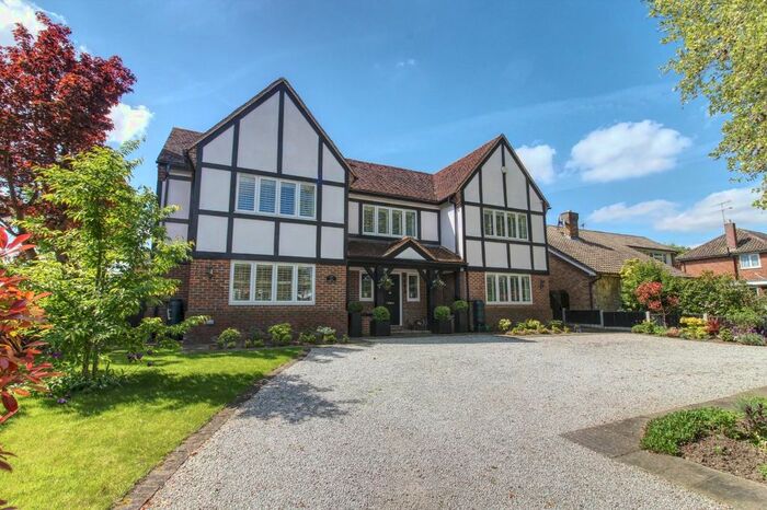 7 Bedroom Detached House For Sale In Park Avenue, Hutton, Brentwood, CM13