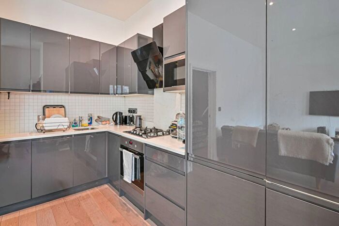 2 Bedroom Maisonette For Sale In Eardley Road, Streatham Common, SW16