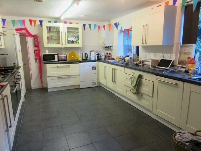 10 Bedroom Detached House To Rent In Rolleston Drive, Nottingham, NG7