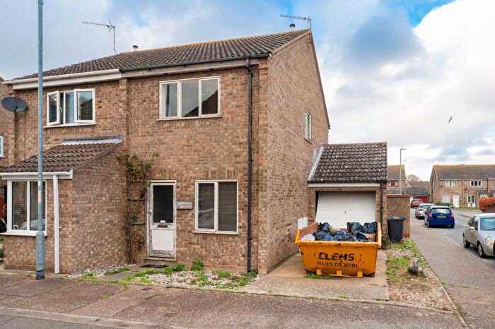 2 Bedroom Semi Detached House For Sale In Geneva Gardens, Hopton, NR31