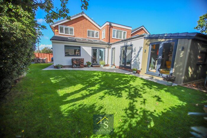 4 Bedroom Detached House For Sale In Derwent Drive, Bramhall, SK7