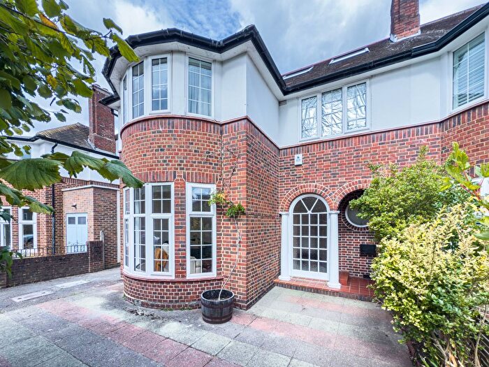 5 Bedroom Semi-Detached House To Rent In Westhay Gardens, SW14