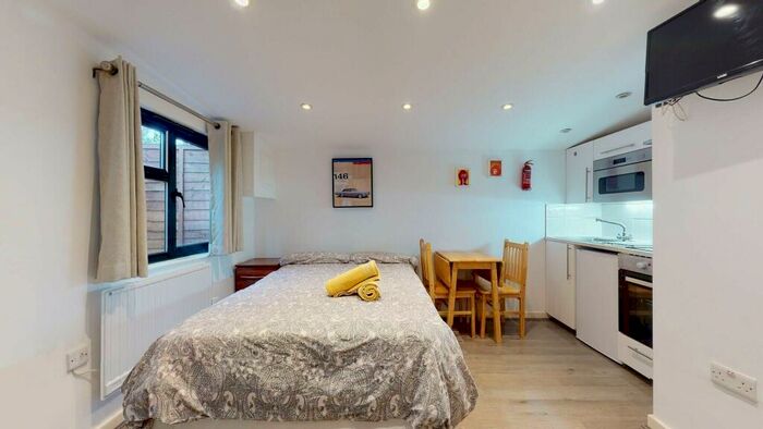 Studio To Rent In James Avenue, NW2