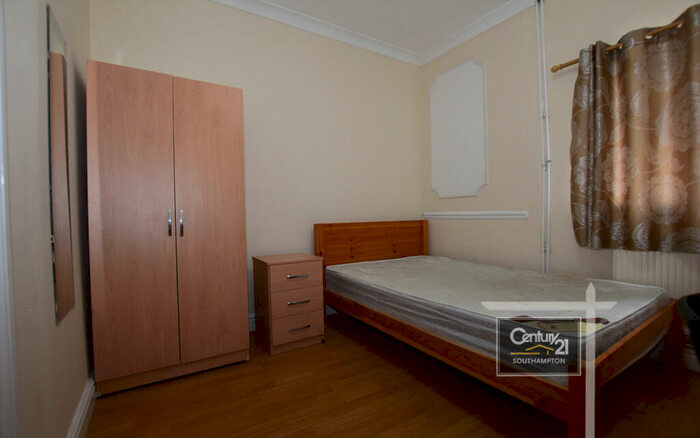 9 Bedroom Semi-Detached House To Rent In |Ref: |, Lodge Road, Southampton, SO14