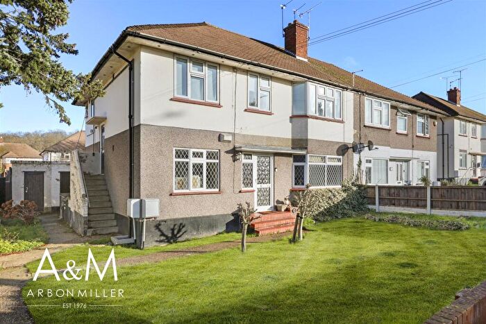2 Bedroom Maisonette For Sale In Fullwell Avenue, Clayhall, IG5
