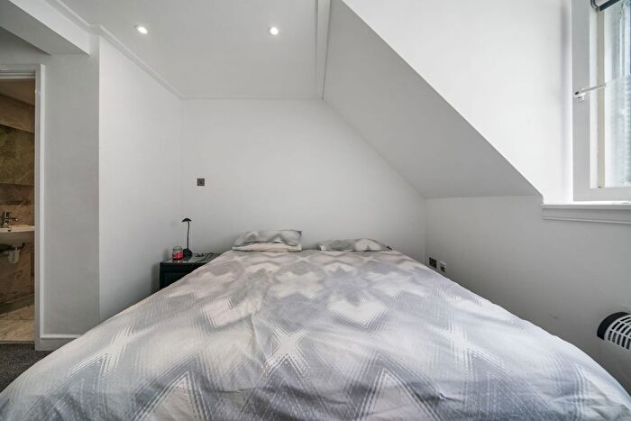 2 Bedroom Flat To Rent In City Road, City Approach, EC1V