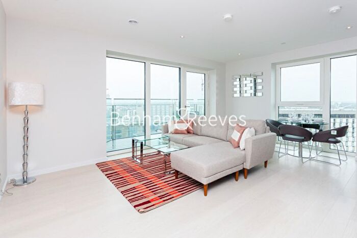 2 Bedroom Flat To Rent In Cassia Point, Glasshouse Gardens, E20