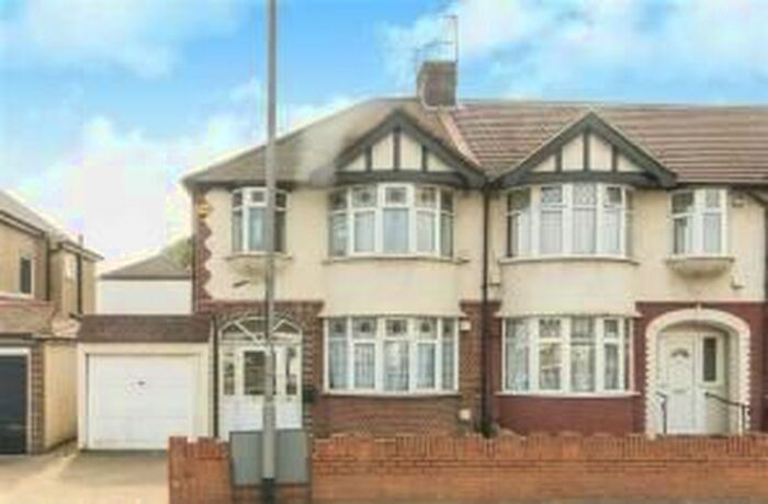 3 Bedroom Detached House To Rent In Surbiton, Surrey, KT5