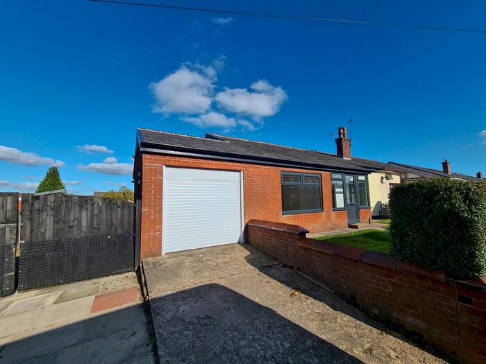 3 Bedroom Semi-Detached Bungalow To Rent In Hillcrest Avenue, Heywood, OL10