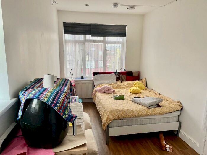 Studio To Rent In Tanfield Avenue, London, NW2