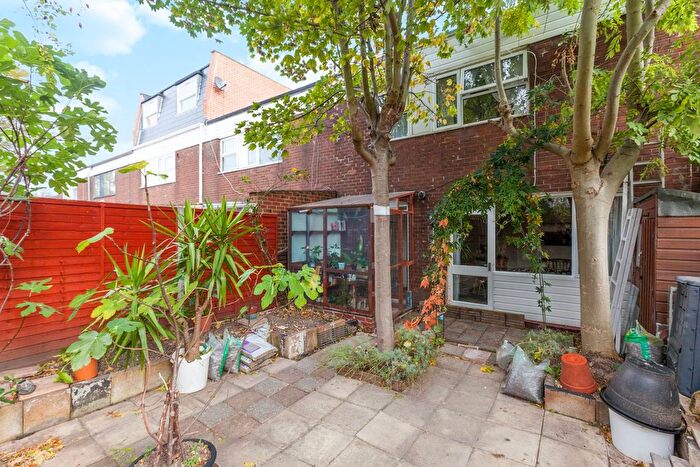 2 Bedroom Property To Rent In Upper Tulse Hill, Brixton Hill, London, SW2