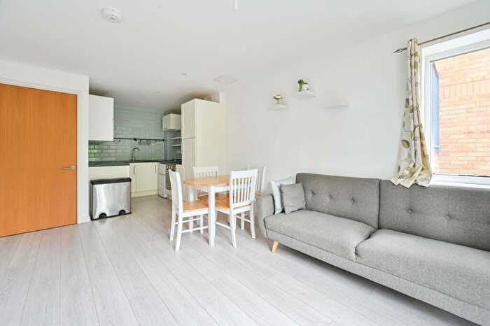 1 Bedroom Flat For Sale In Old Kent Road, Peckham, London, SE15