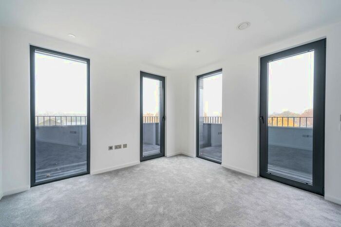 3 Bedroom Flat To Rent In The Vale, Acton, London, W3