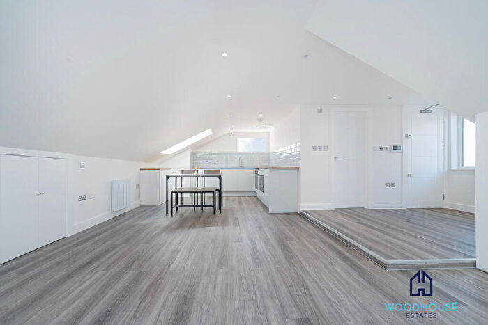 Studio To Rent In High Street, Barnet, EN5