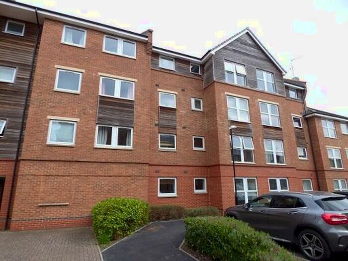 2 Bedroom Flat To Rent In Chain Court, Old Town, Swindon, SN1