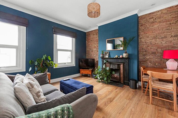 2 Bedroom Flat For Sale In Landcroft Road, East Dulwich, London, SE22