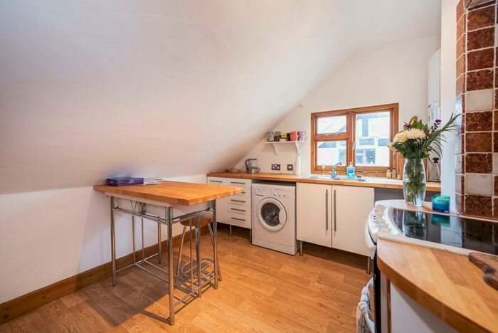 1 Bedroom Flat To Rent In Effingham Road, Long Ditton, KT6