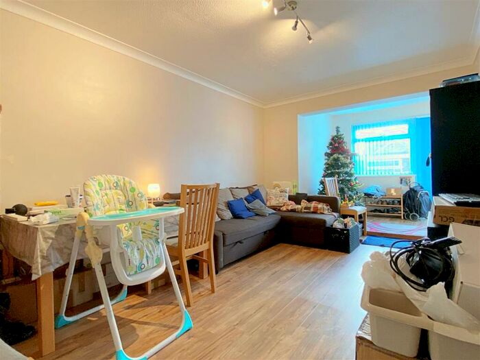 2 Bedroom Terraced House To Rent In Test Road, BN15