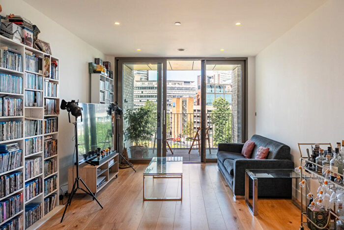 2 Bedroom Apartment To Rent In Caithness Walk, Croydon, CR0