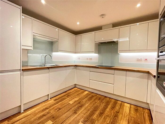 2 Bedroom Flat To Rent In Greenview Drive, Raynes Park, London, SW20