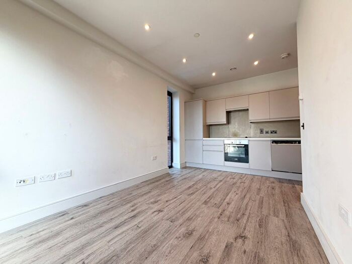 2 Bedroom Flat To Rent In Nixey Close, Slough, SL1